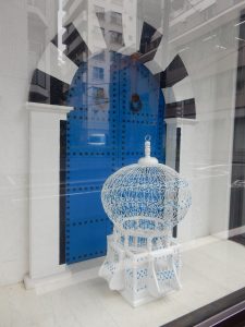 チュニジア,大使館,鳥カゴ,モザイク画,デザートローズ,シディブザイド