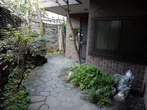 シリア大使館,シリア,ワリフ大使,シリア大使,館内,アラビアコーヒー,パルミラ,ダマスカス,アルファベット,アレッポ,アレッポ城,マアルーラ